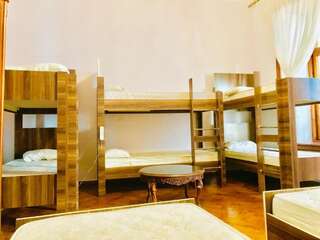Хостелы The Punjab Residency Баку Кровать в общем 8-местном номере для мужчин и женщин-8