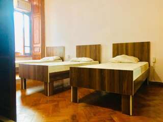 Хостелы The Punjab Residency Баку Кровать в общем 8-местном номере для мужчин и женщин-11