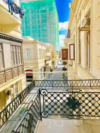 Хостелы The Punjab Residency Баку Семейный номер с балконом-6