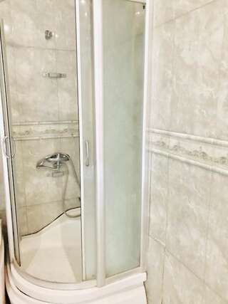 Хостелы The Punjab Residency Баку Семейный номер с балконом-20